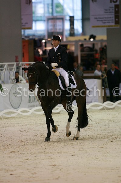 LAUGKS_MEGGLE\'S WELTTALL_MILANO_2011_SS2_2461.jpg